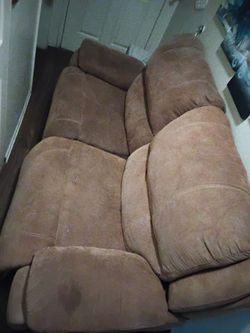 Brown recliner (no plug)