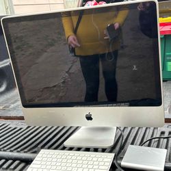 Apple Computer With Wireless Keyboard And Mou