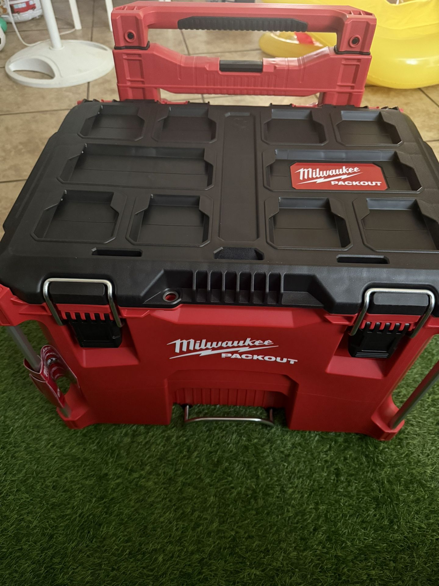 Milwaukee Pack Out Rolling Tool Box