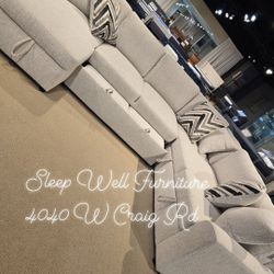 ✨️ Sectional Sleeper ✨️ Furniture Queen Bedrooms, Dining Avail 