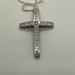 CROSS PENDANT 18KT WHITE GOLD, NATURAL DIAMONDS, 10.3 GRAMS 