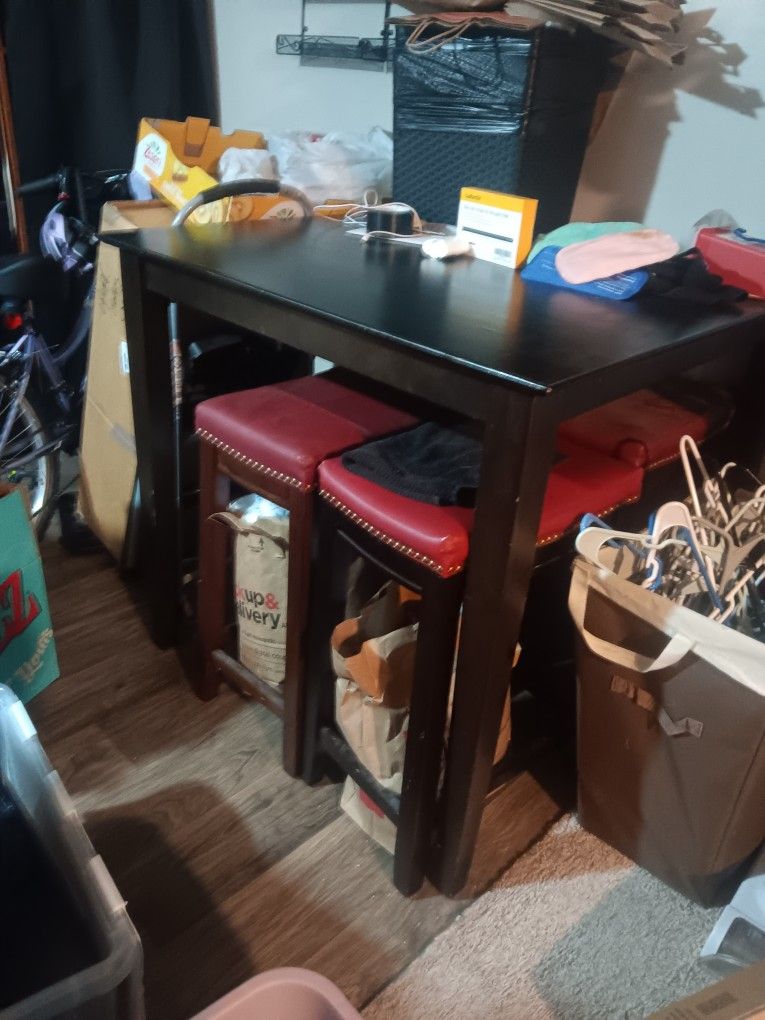 Kitchen Table And Stools