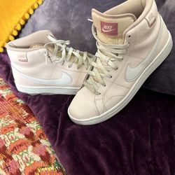 Women nikes tennis shoes