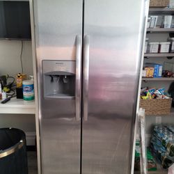 Refrigerator 