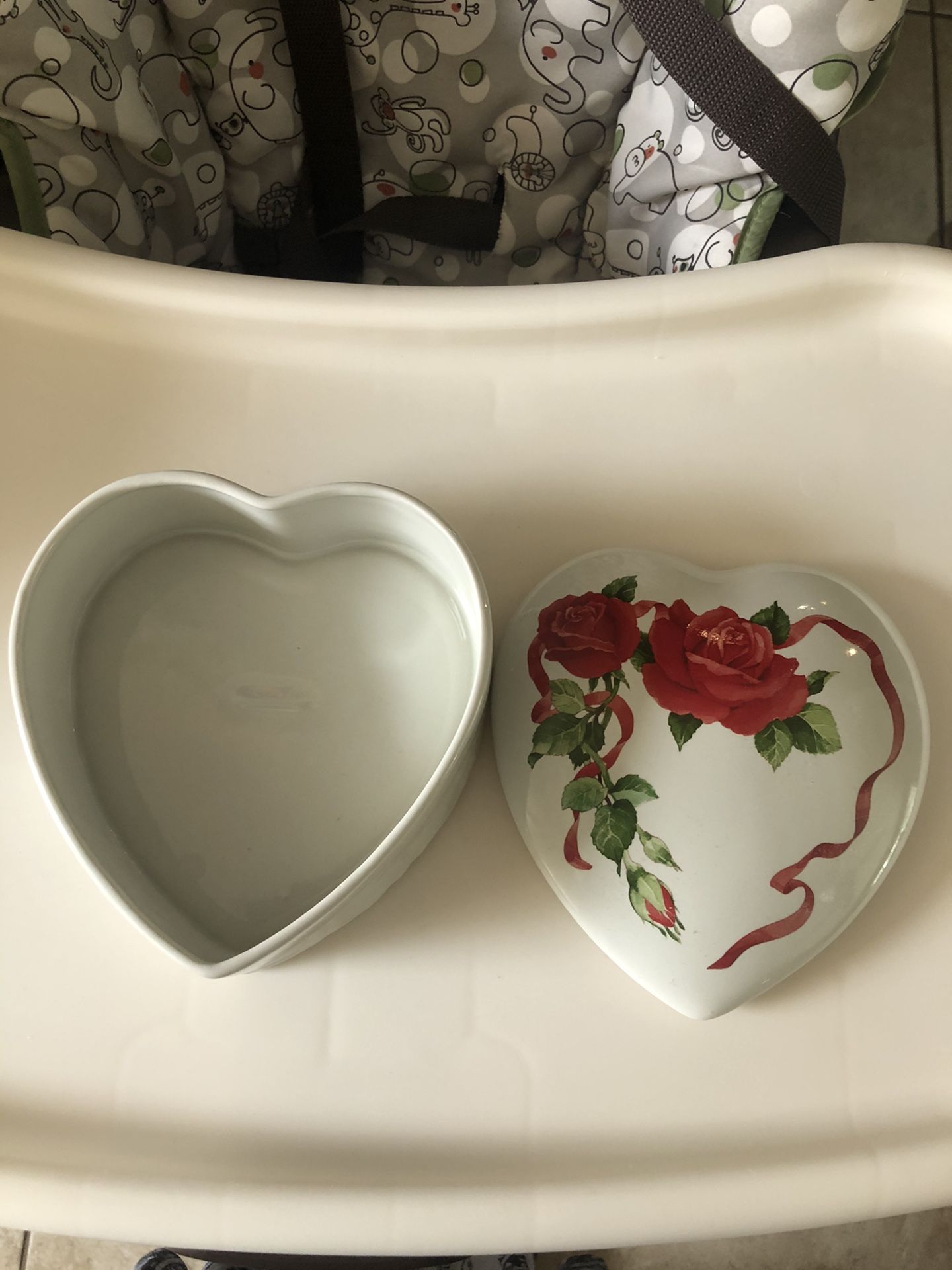 Jewelry dish or candy dish