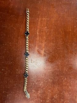 Women’s 14k gold bracelet