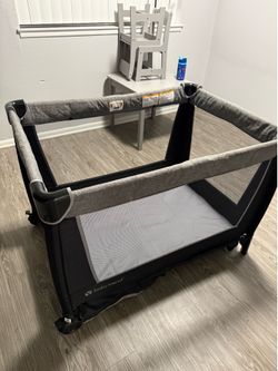 Baby bassinet/play pen