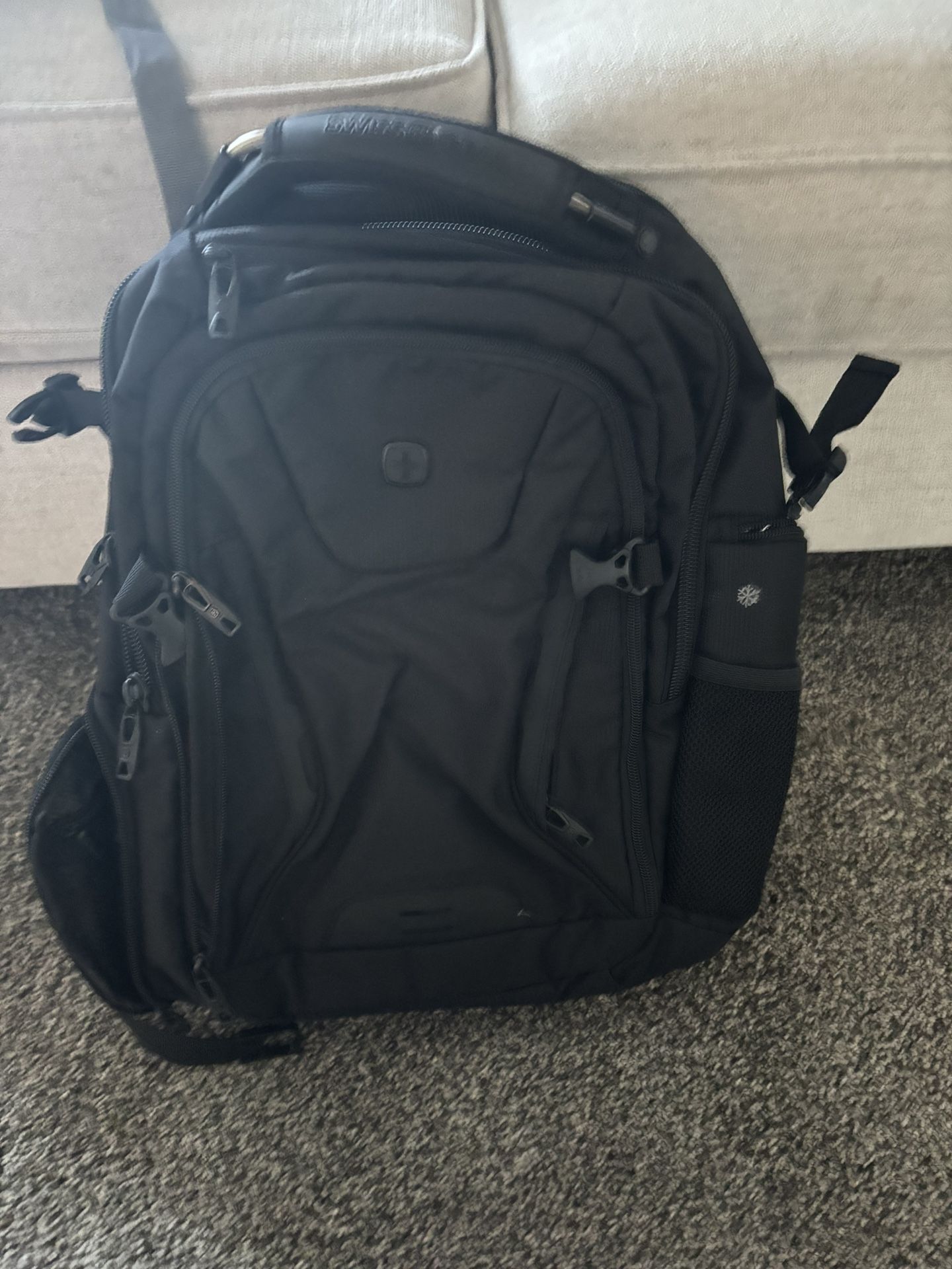 SwissGear Travel Tech Elite USB ScanSmart laptop backpack