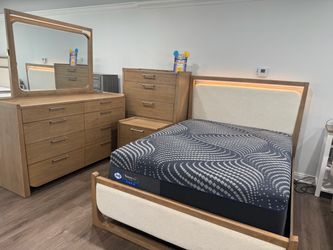 Crazy Offer Now !! Queen 5pc Bedroom Set Free Nightstand & Chest $2499