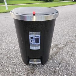 STEP ON TRASH CAN