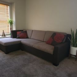 Modern Couch /w Hideaway Bed Comes With Mattress 