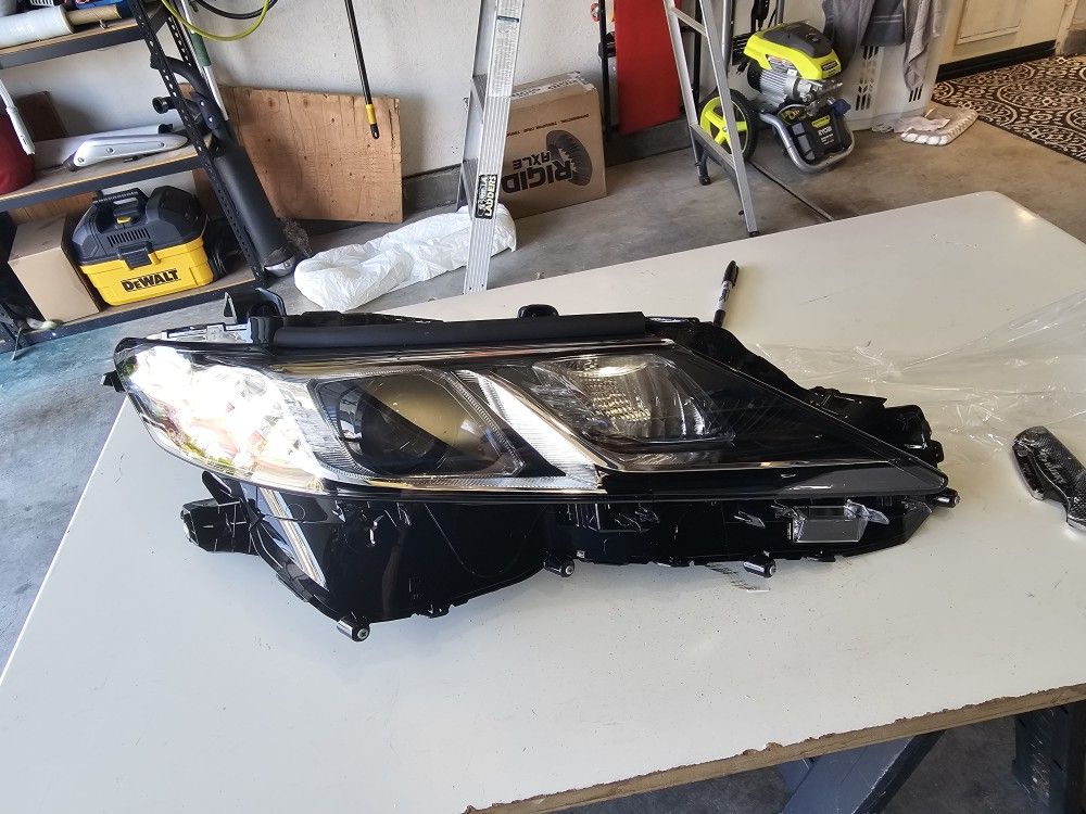 Toyota Camry 2018 2019 Drivers Side Headlight