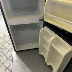 Mini Fridge 