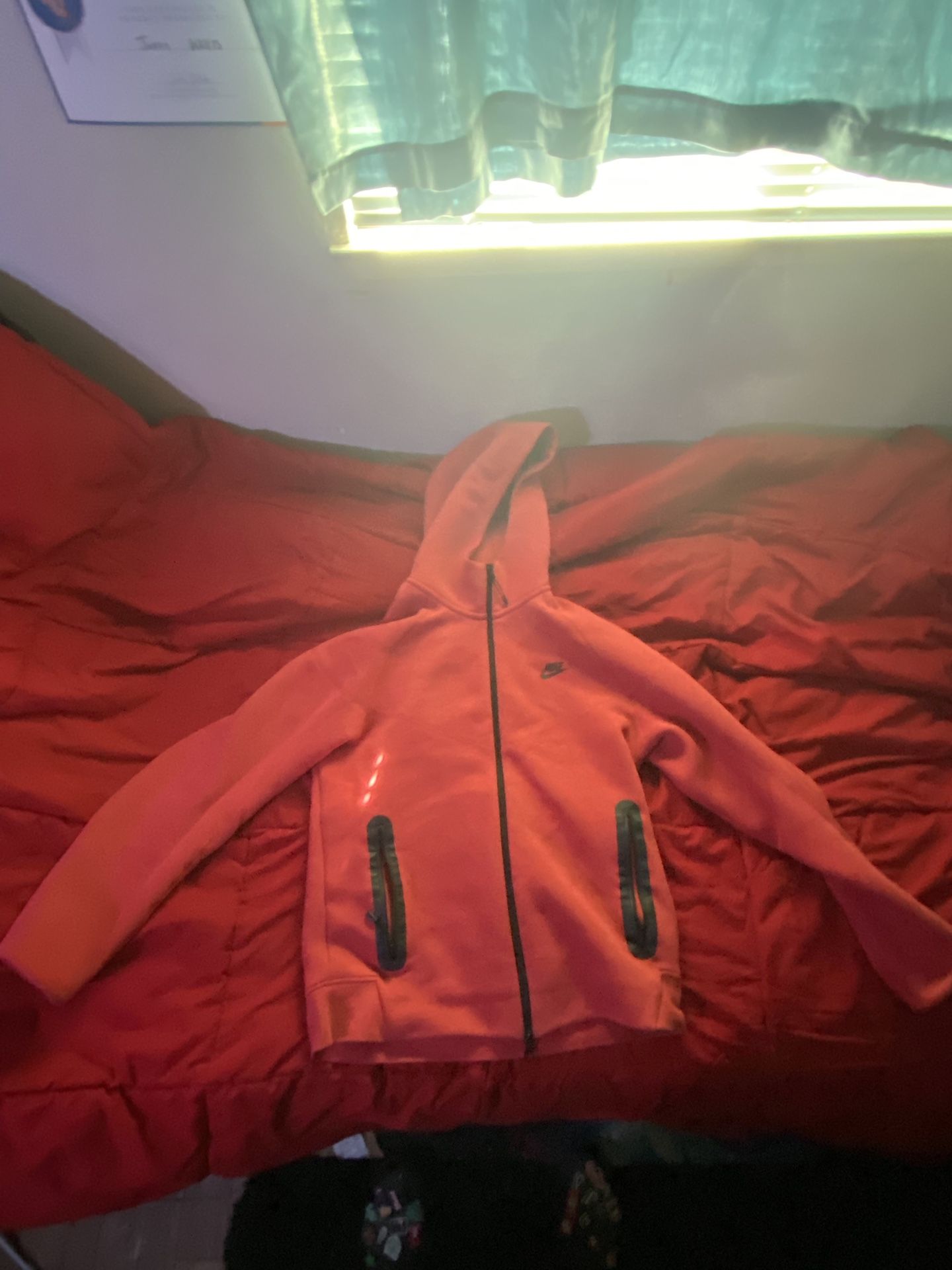 Red Nike Tech Fleece 
