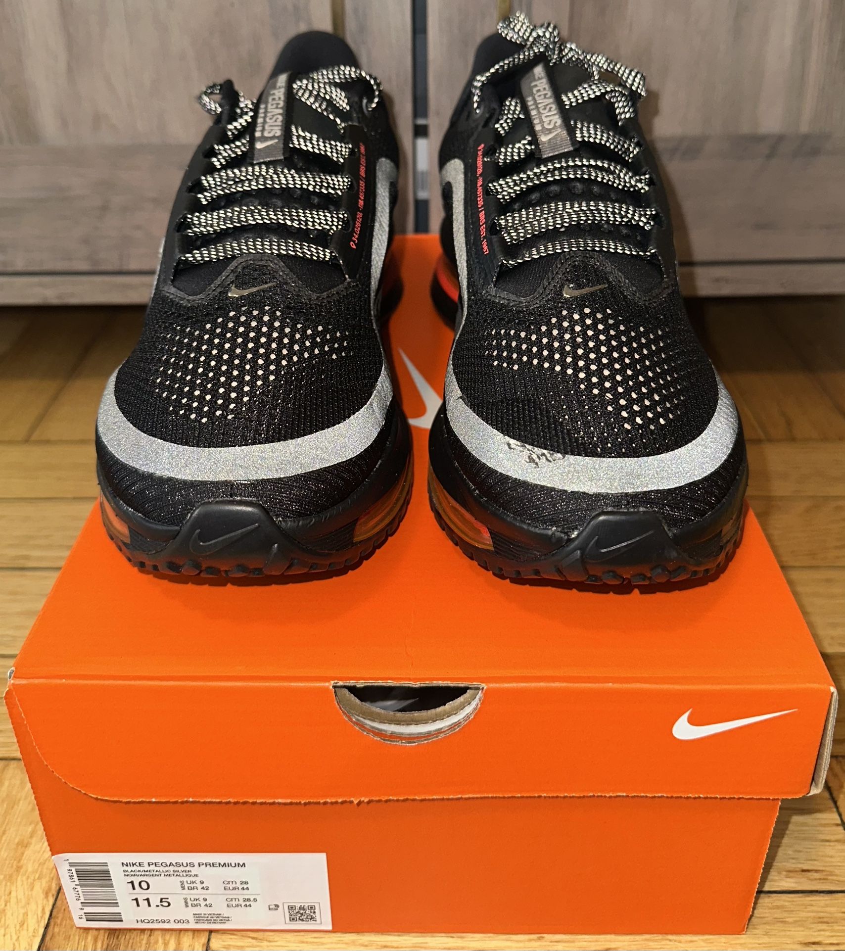 New Men’s Nike Pegasus Premium Black Crimson Sneakers Sz. 10 US (HQ2592 003)