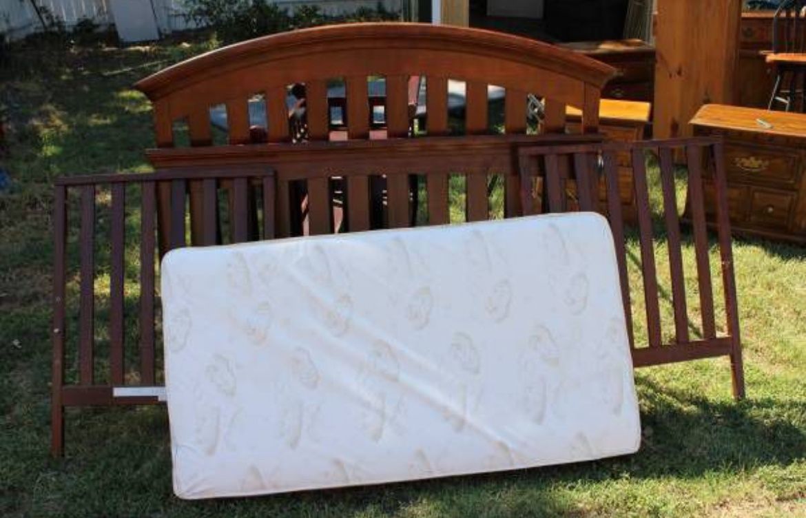 Delta 4 in 1 Convertible Crib w/Mattress and Changing Table