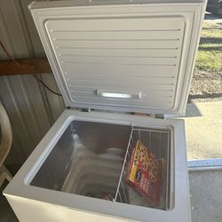 Chest freezer  insignia 