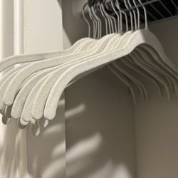 18 x ivory velvet hangers