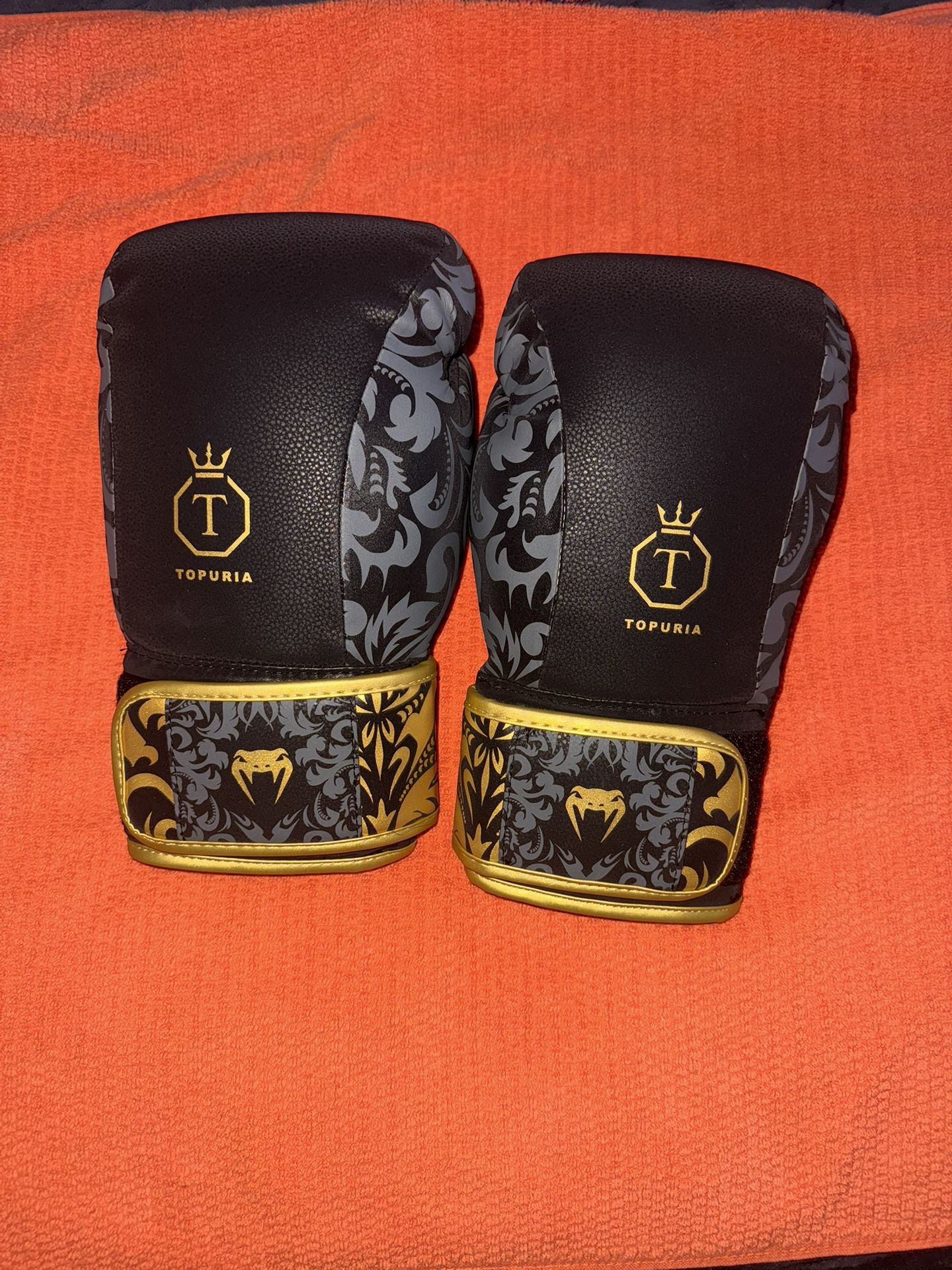 Boxing gloves