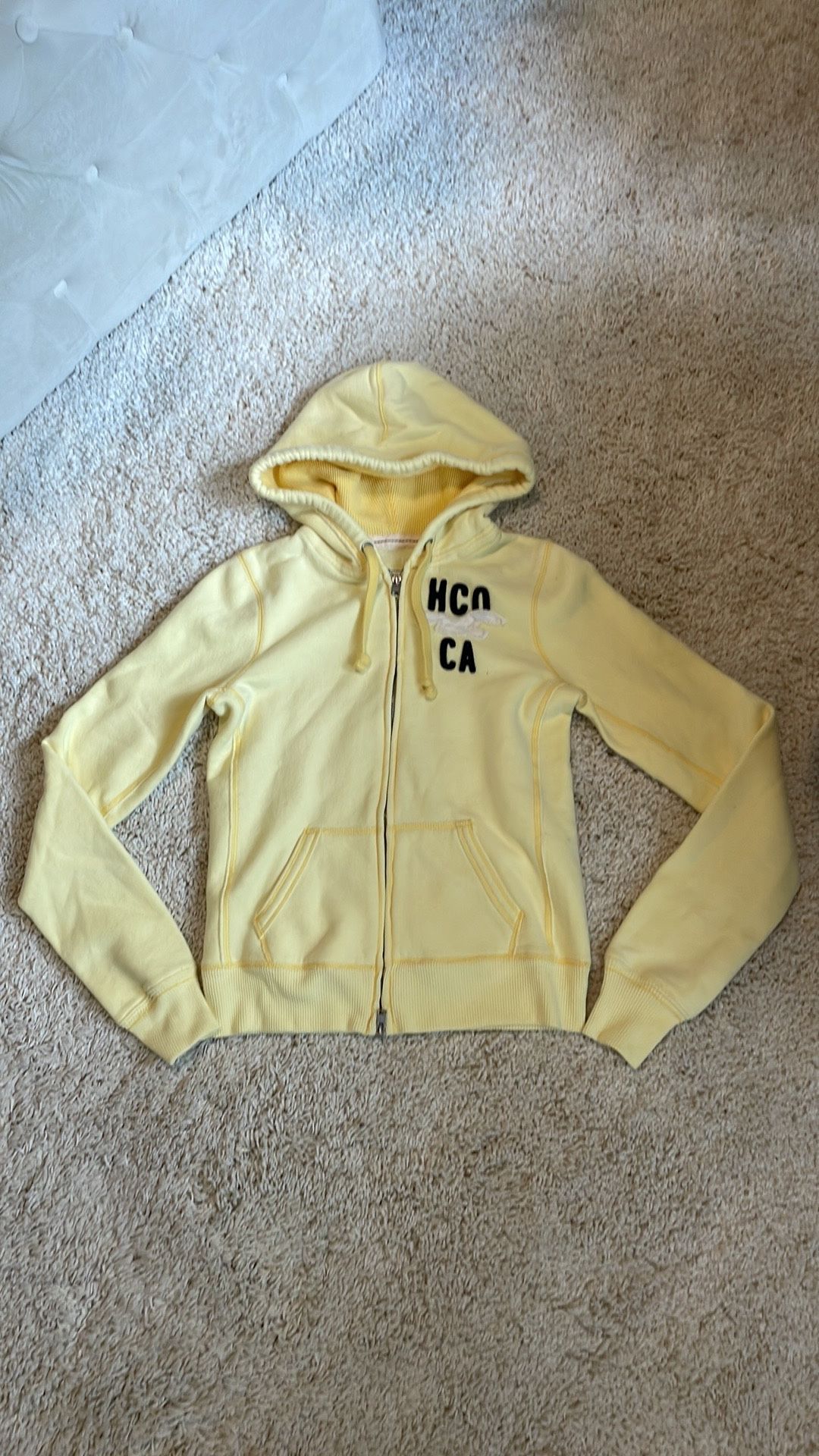 Hollister yellow hoodie sweatshirt medium white blue women like new warm and fuzzy inside only washed a few times