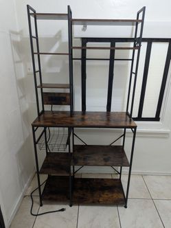Baker Rack with Power Outlet