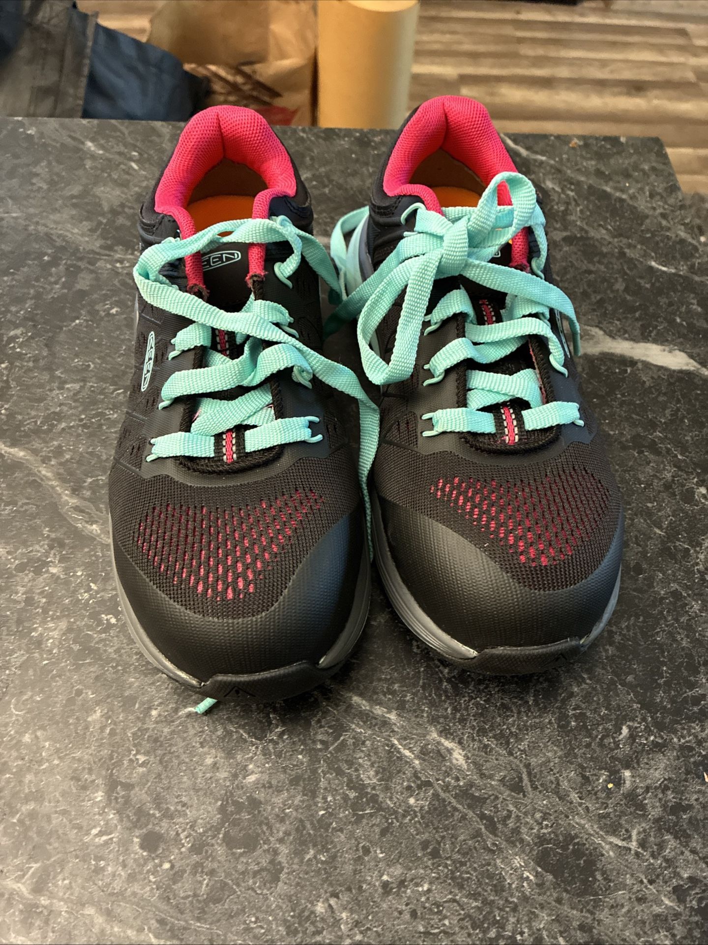 Keen Utility Woman’s Steel Toe Slip Resistant Size 5M Black Sneakers