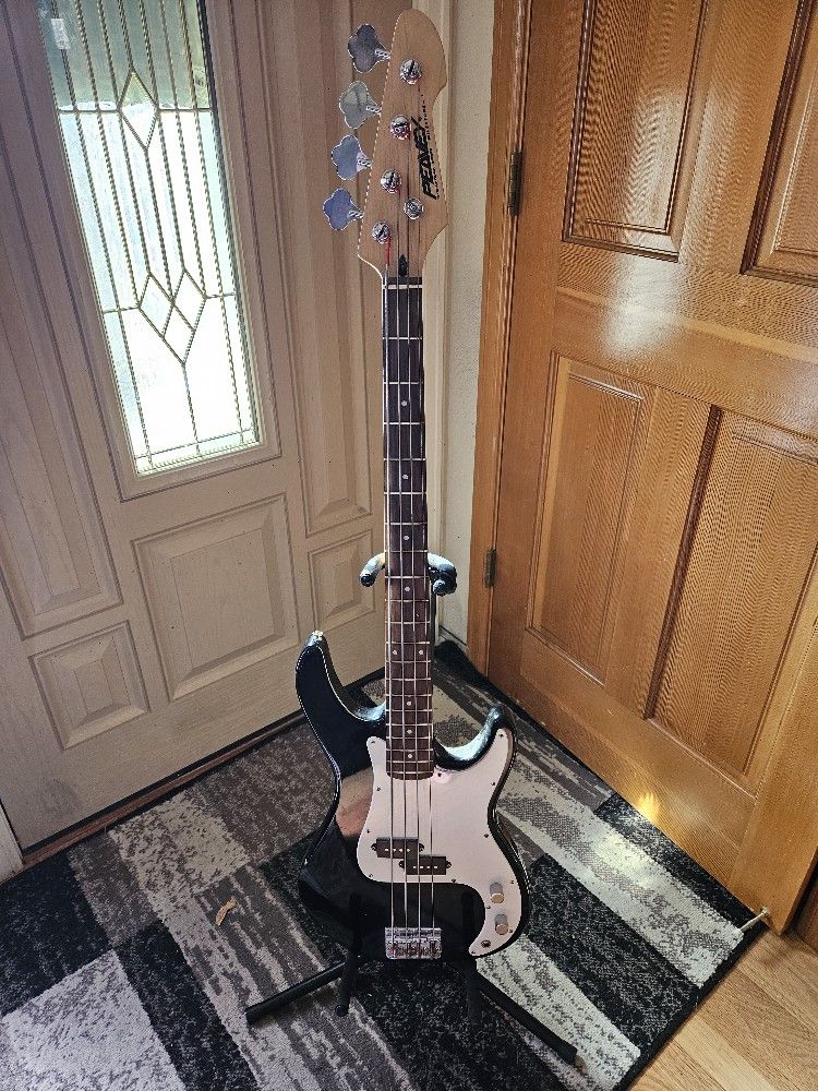 Peavey Milestone II Bass Guitar And  Amp