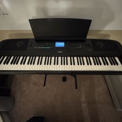 Yamaha DGX 670