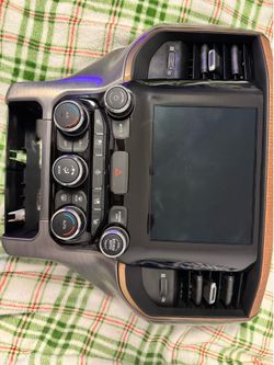 2022 Ram 1500 Limited Longhorn OEM 8.4” Uconnect 5 Screen Assembly