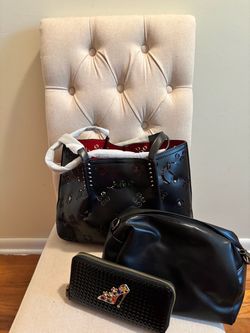 Black shoulder bag with Crossbody strap, red interior makeup bag included, and wallet Black shoulder bag with Crossbody strap, red interior makeup bag