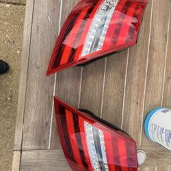 2010 c63 amg tail lights nothing wrong. $100