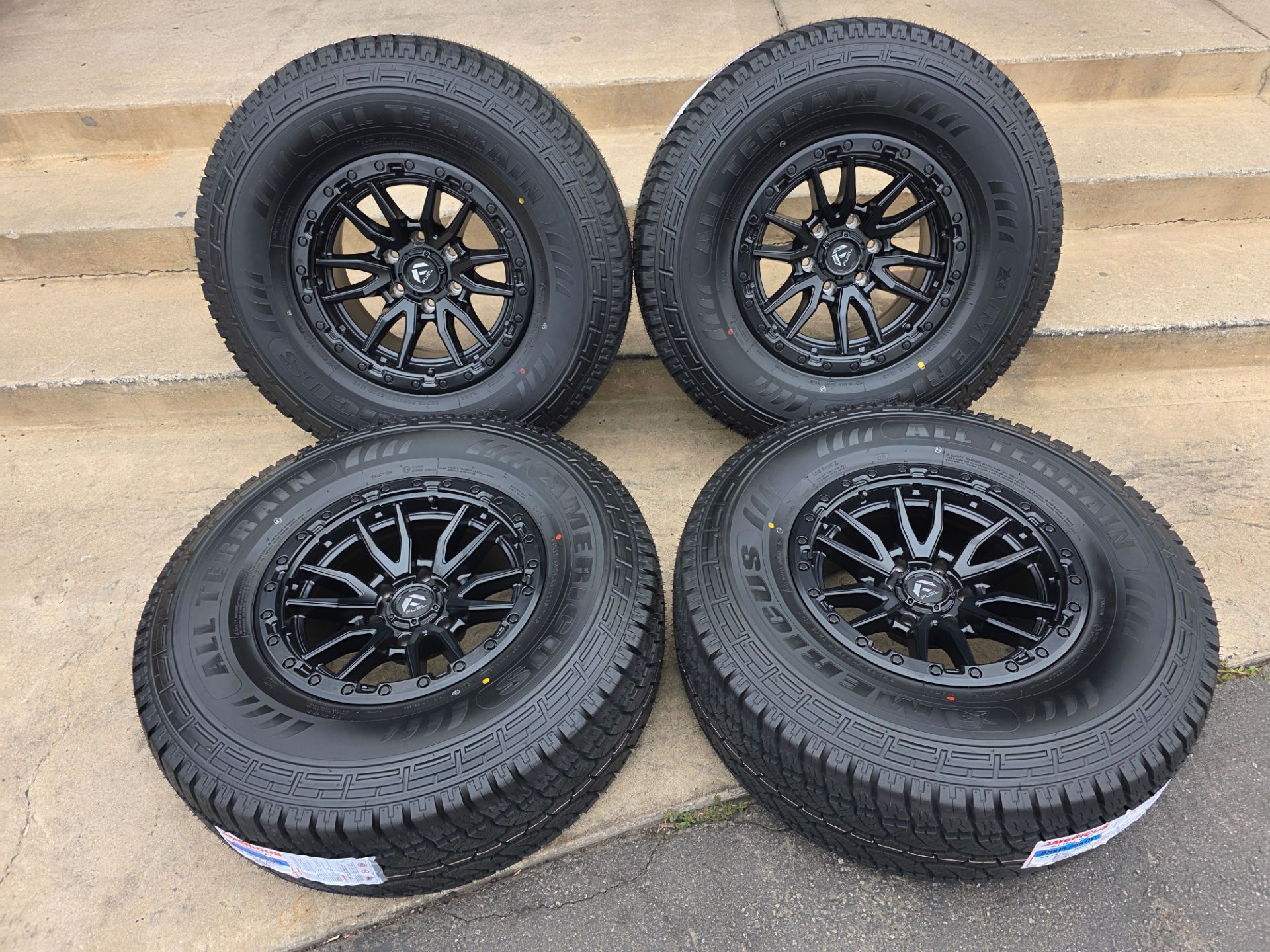 17" Fuel Rebel w/ 35"" Tires