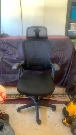Black Mesh Ergonomic Office Chair with Headrest