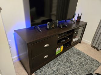 Entertainment Center/TV Stand with Storage areas