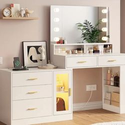 Vanity desk