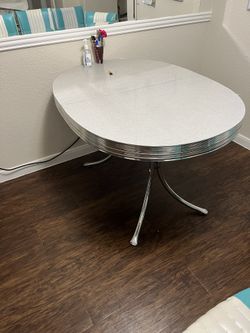 Vintage Dining Table With Chairs