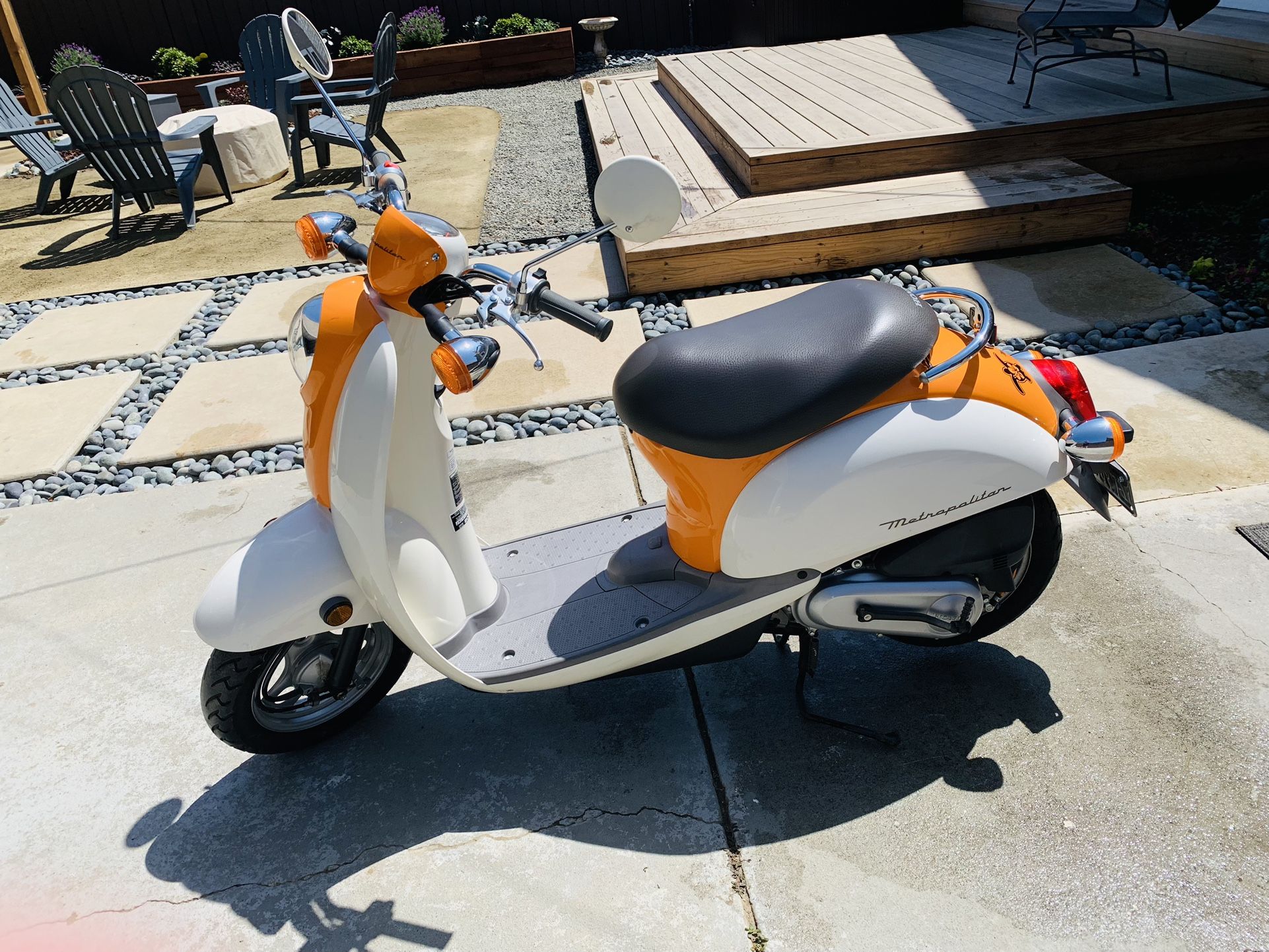 2005 Yamaha Zuma/ 2002 Honda Metropolitan