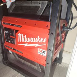 Milwaukee MX Fuel Generator 