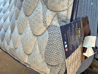 Queen serta mattress