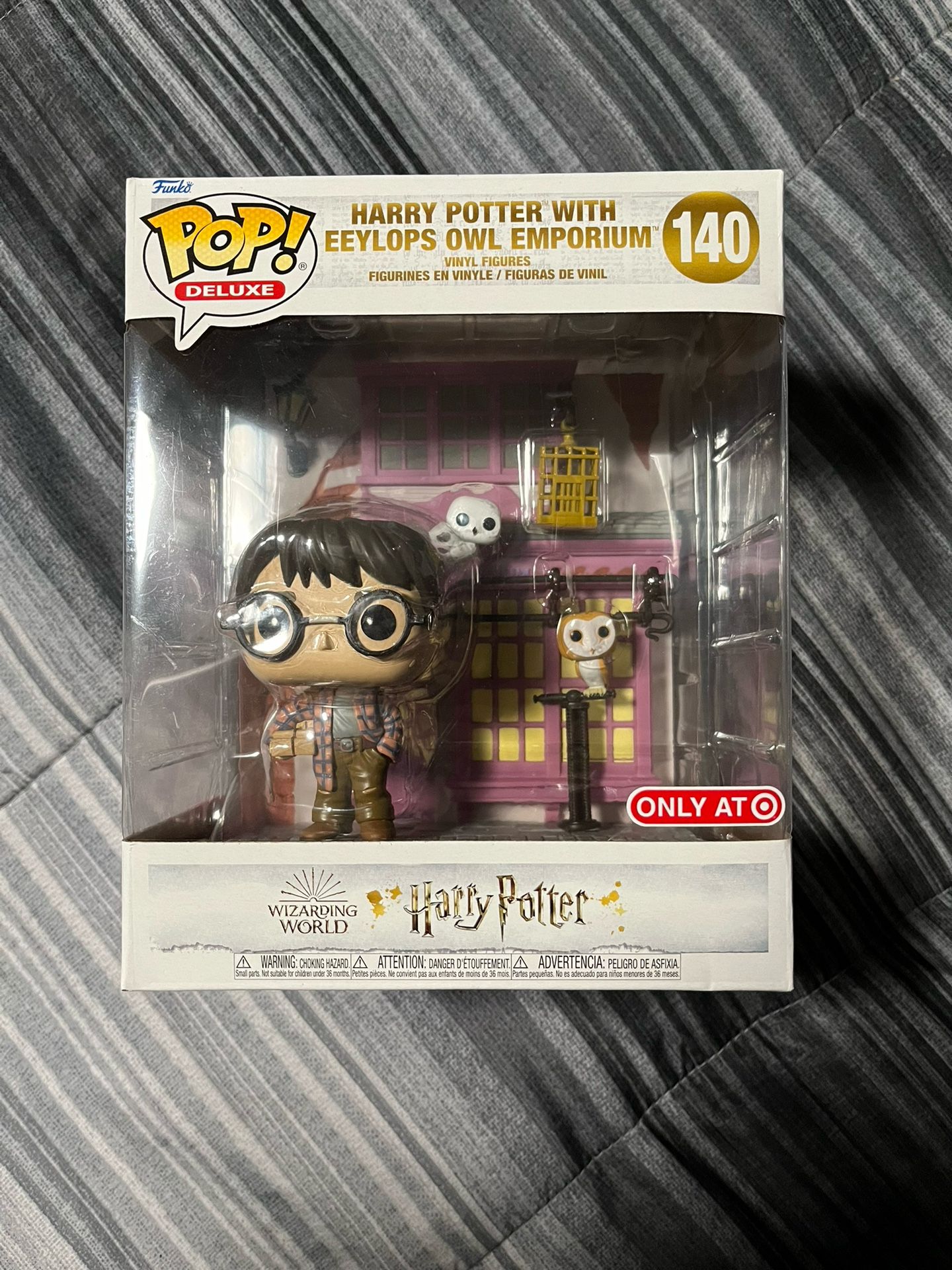 Harry Potter Funko 145 - Harry With Eeylops Owl Emporium