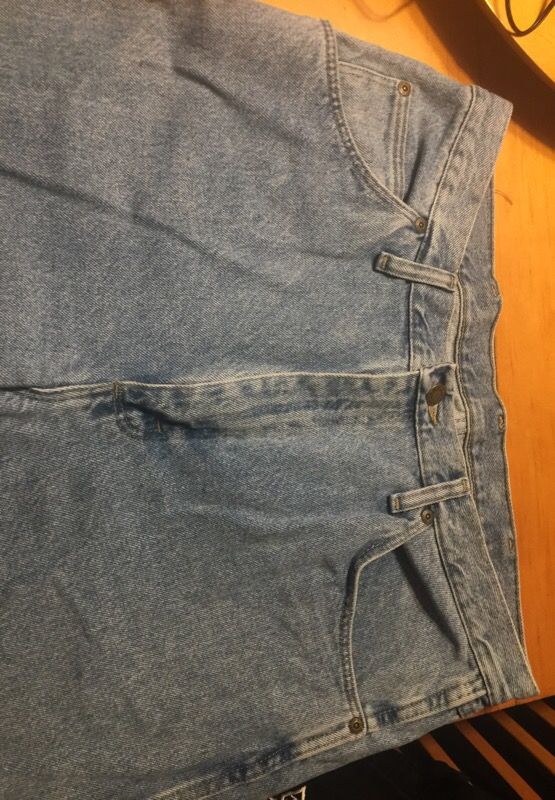 Men’s size 36x32 wrangler jeans