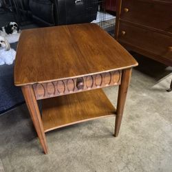 Mid-century Henredon End Table  /  Side Table