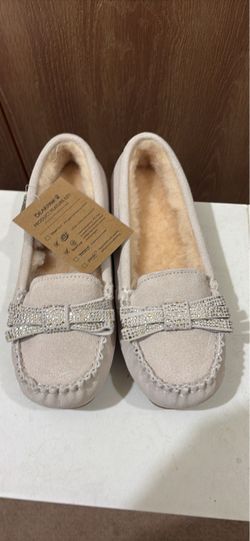 Brand new bear-paw slippers with bow