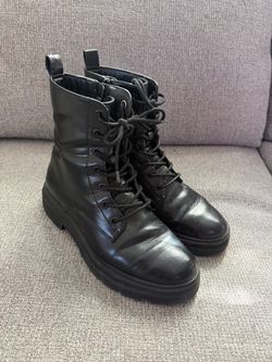 Women’s lace up boots 8.5
