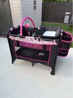 Baby Disney Minnie Play Yard with changing