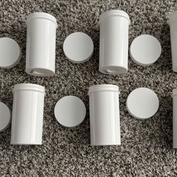 8 white heavy duty plastic containers with screw on lids