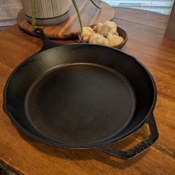 Large cast iron Skillet 