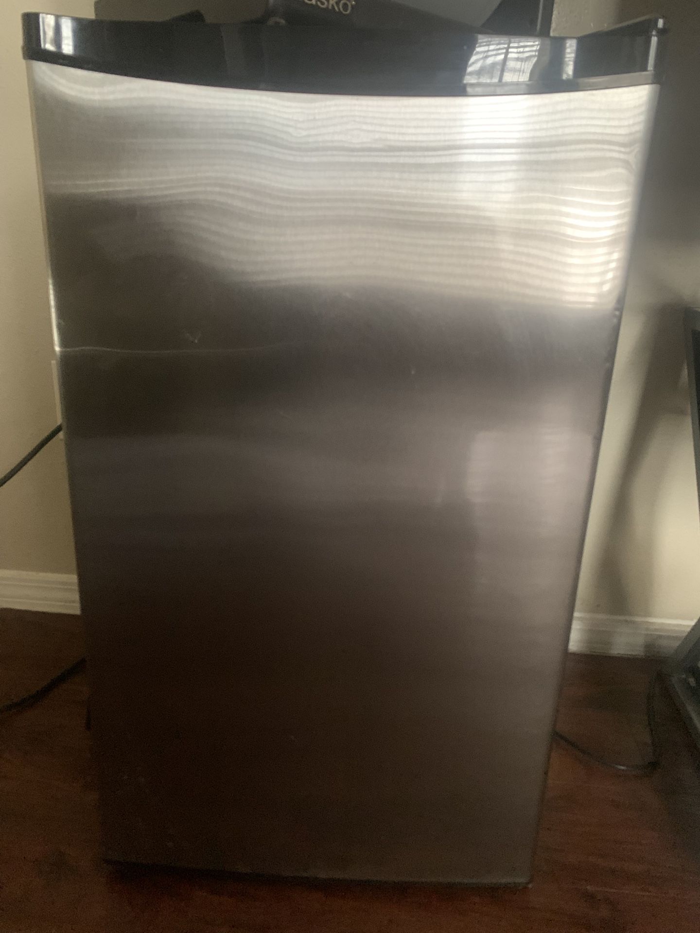 Fridge (compact)