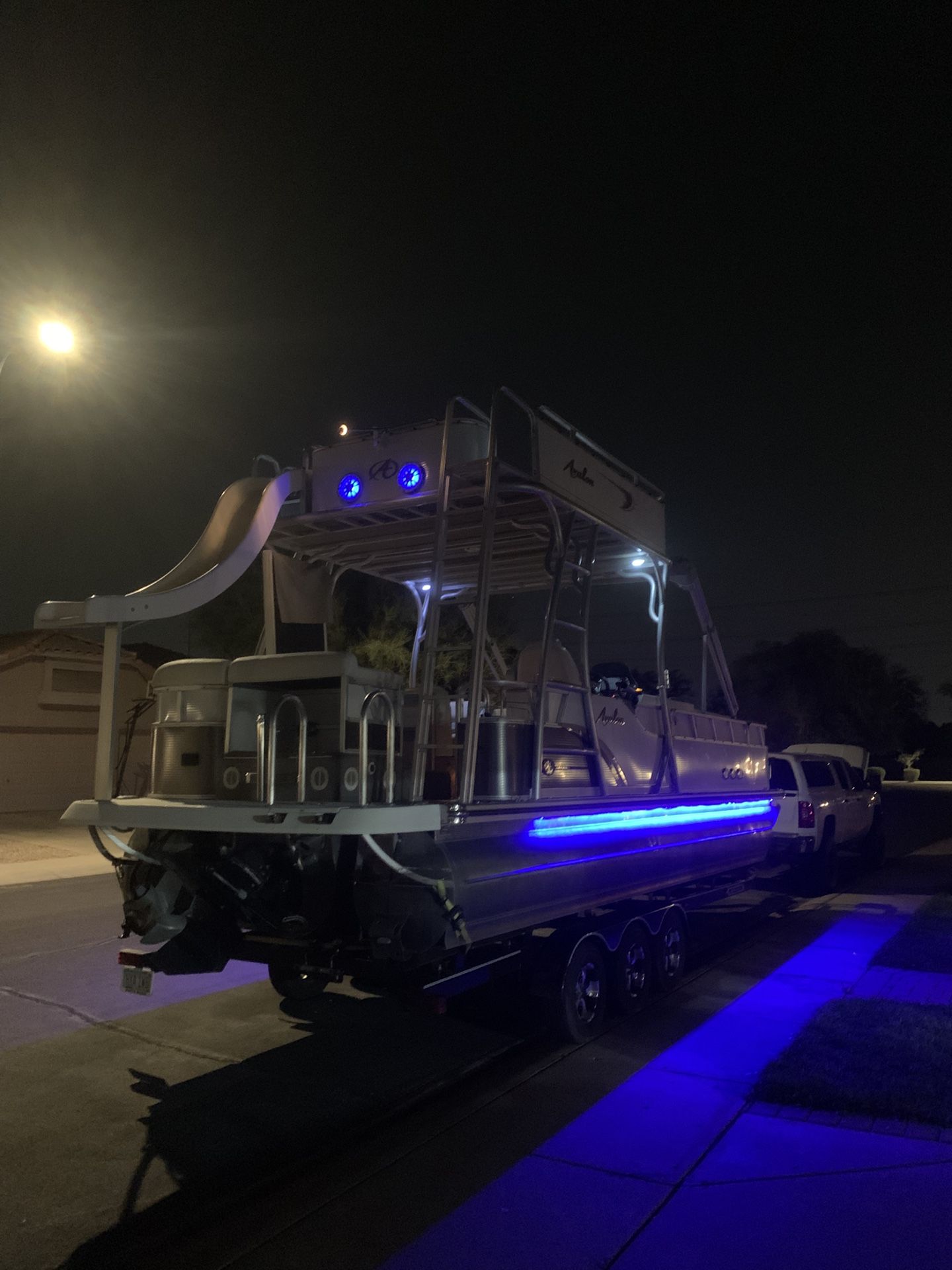 2013 Avalon pontoon Boat
