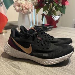 Women’s Nike Revolution Running Shoes Size 9.5